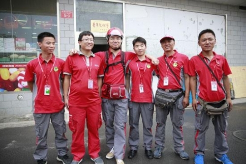 为京东“6·18”周年庆 刘强东再当快递哥