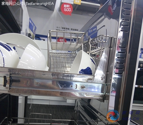 海尔光波巴氏消毒柜PK老板臭氧消毒柜