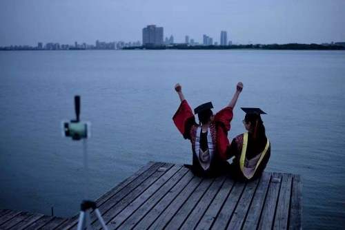 ���յ����𣺹����ֻ��ġ���ƭ������ѧ