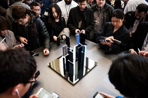 2017年3月29日，在纽约发布会现场展出的Galaxy S8+智能手机