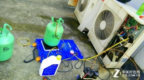 当空调需要维修时 需要专业维修服务人员