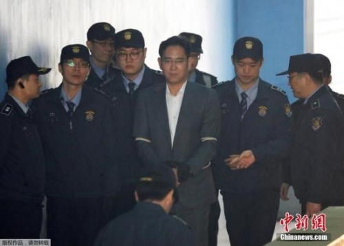 当地时间2017年4月7日，韩国首尔，首尔中央地方法院对包括三星副会长李在镕在内的4名三星集团高管进行开庭审理。
