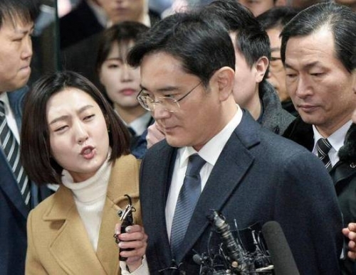 三星计划大幅简化所有权结构 削弱李在镕权力