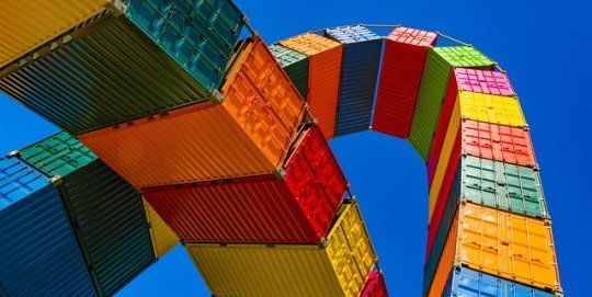 中国新能源汽车持续领跑全球