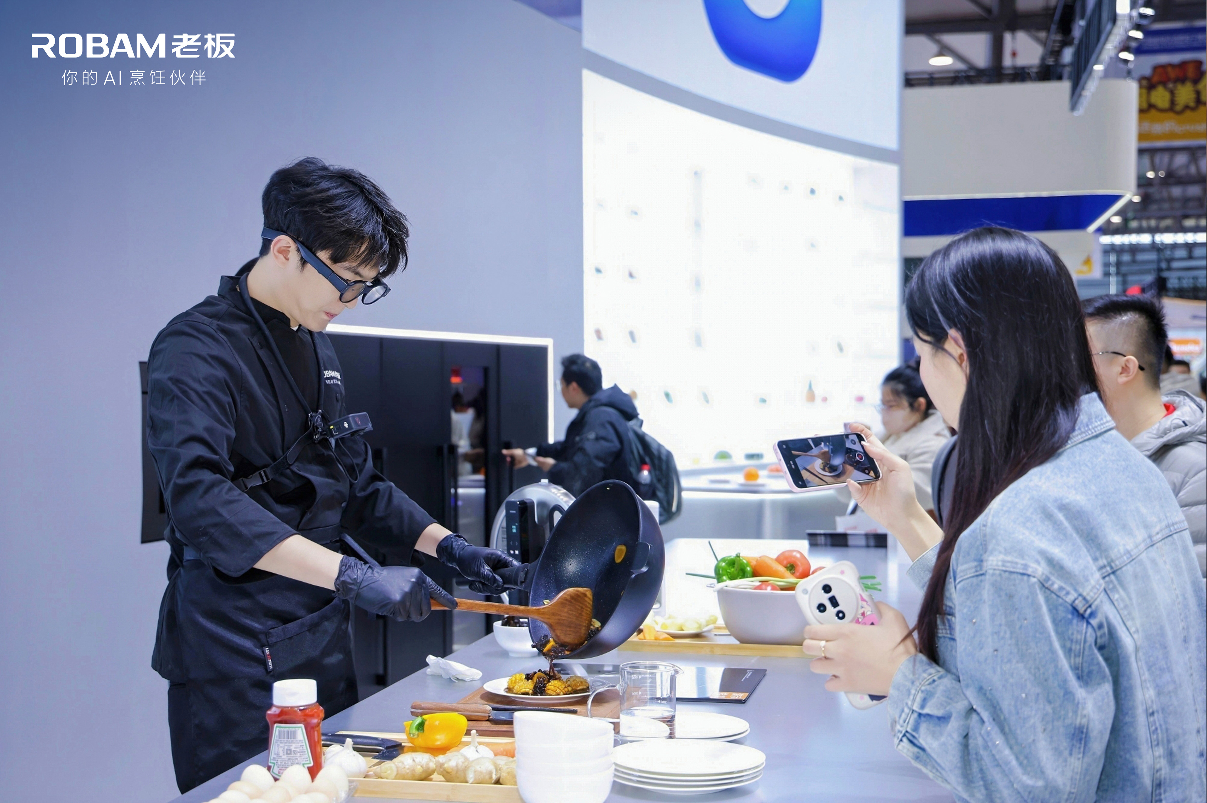 把厨房装进一副眼镜 老板电器让AI扎根人间烟火